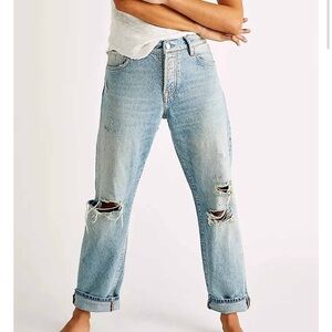 Free People Bren Boyfriend Jeans Size 30 ripped Sunbleached slouchy